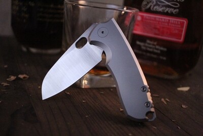 URBAN EDC F5.5 2.7" Liner Lock Folder / Satin Titanium / Elmax ( Pre Owned )