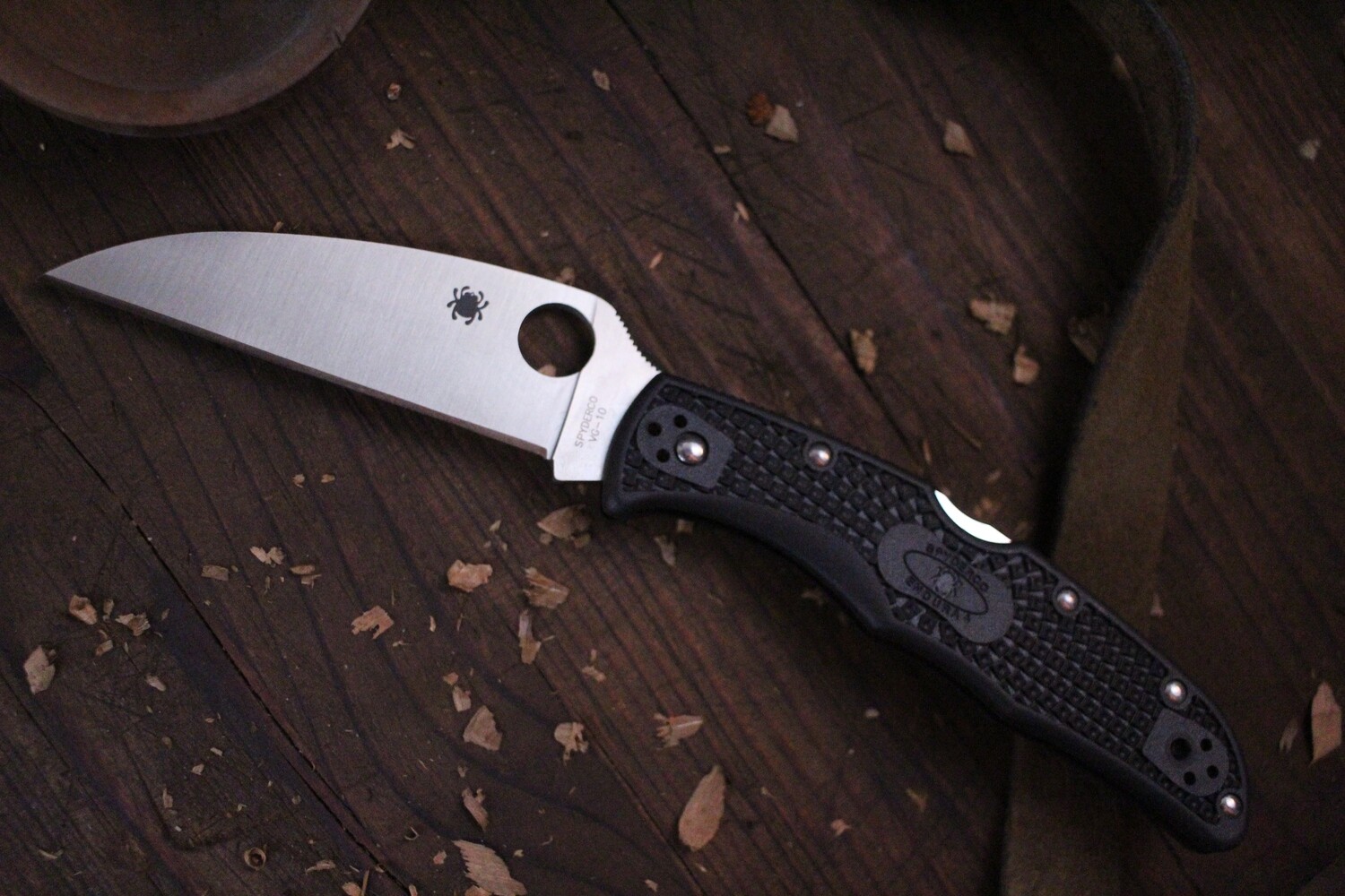 Spyderco Endura 4 3.75&quot; Flat Ground Knife, Wharncliffe, Black FRN / Satin
