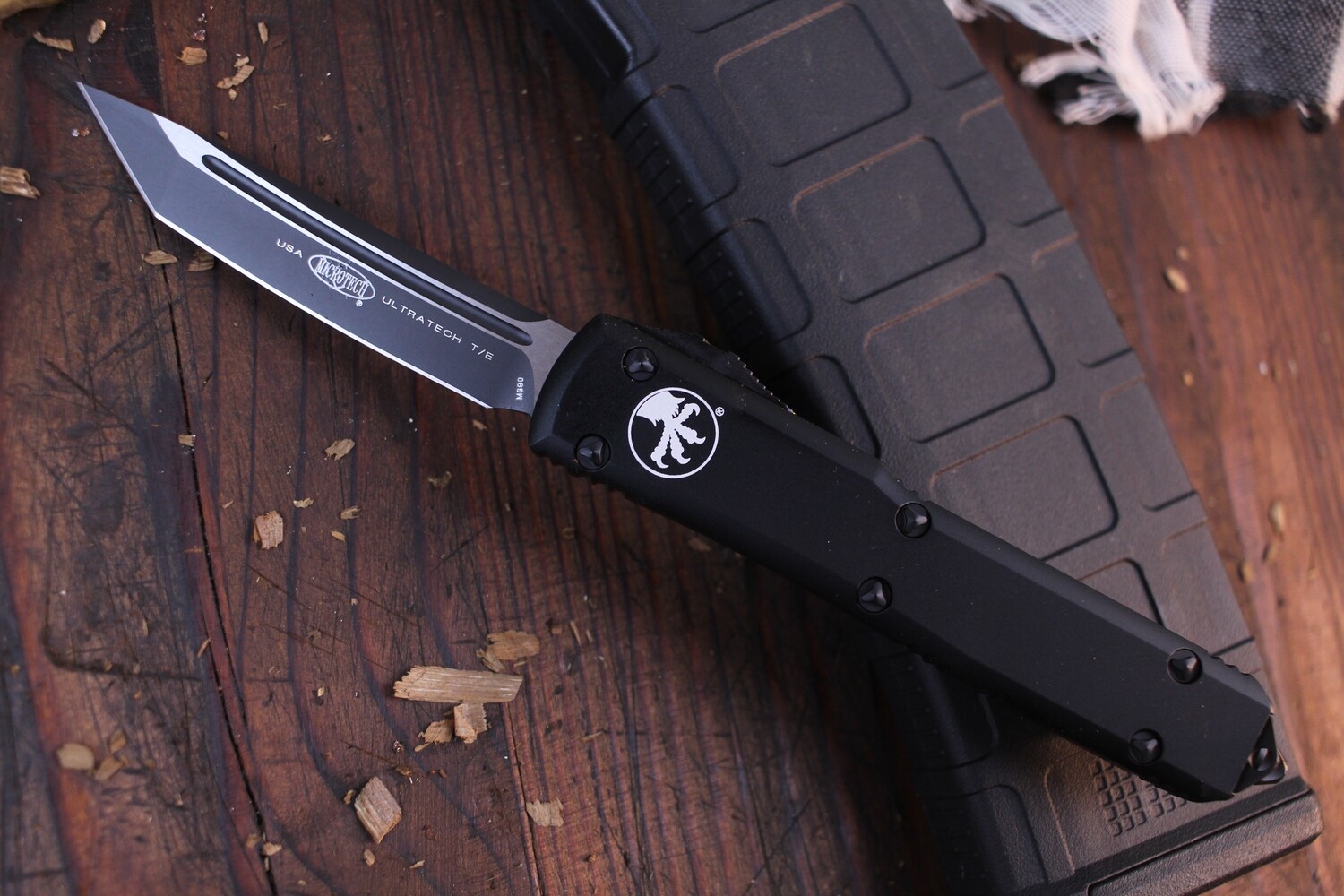 Microtech Ultratech Tanto T/E 3.4&quot; OTF Automatic Knife / Black Aluminum / Black