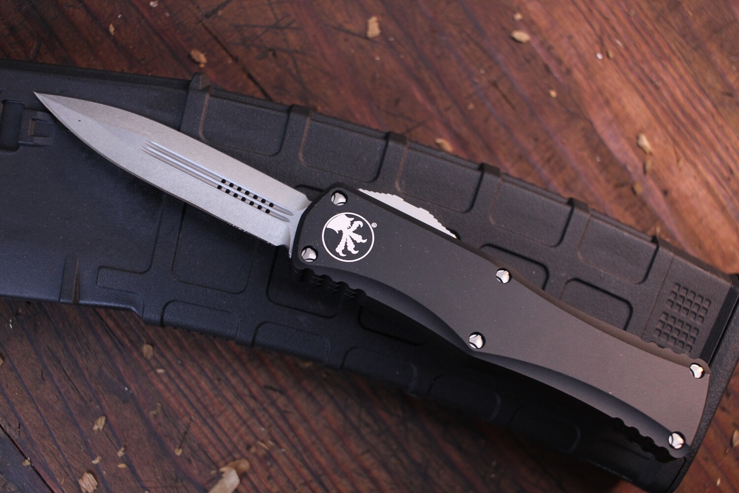 Microtech Hera 3&quot; OTF Automatic Knife Dagger / Black Aluminum / Stonewash