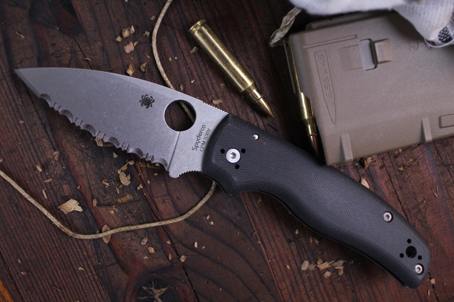 Spyderco Shaman 3.6&quot; Folder / Black G10 / Satin Fully Serrated S30V