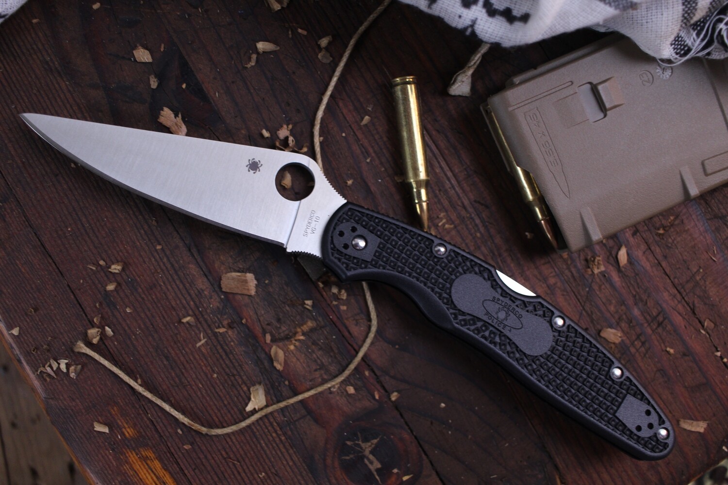 Spyderco Police 4 Lightweight 4.3&quot; Lockback Folder / Black FRN / Satin VG-10