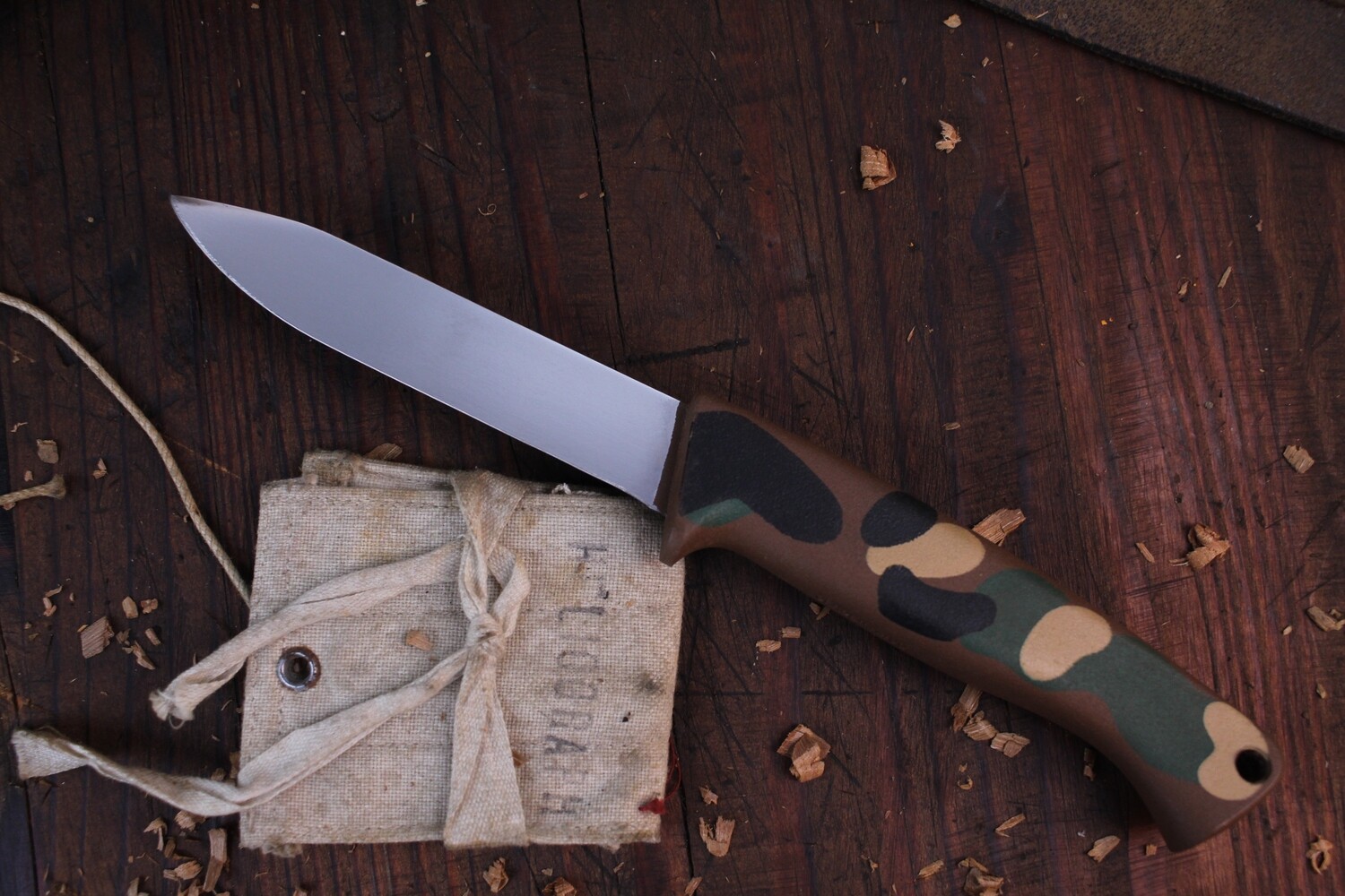 Gerber Classic A400 4&quot; Fixed Blade Knife / Camo  Armorhide / Satin M2HS ( Pre Owned )
