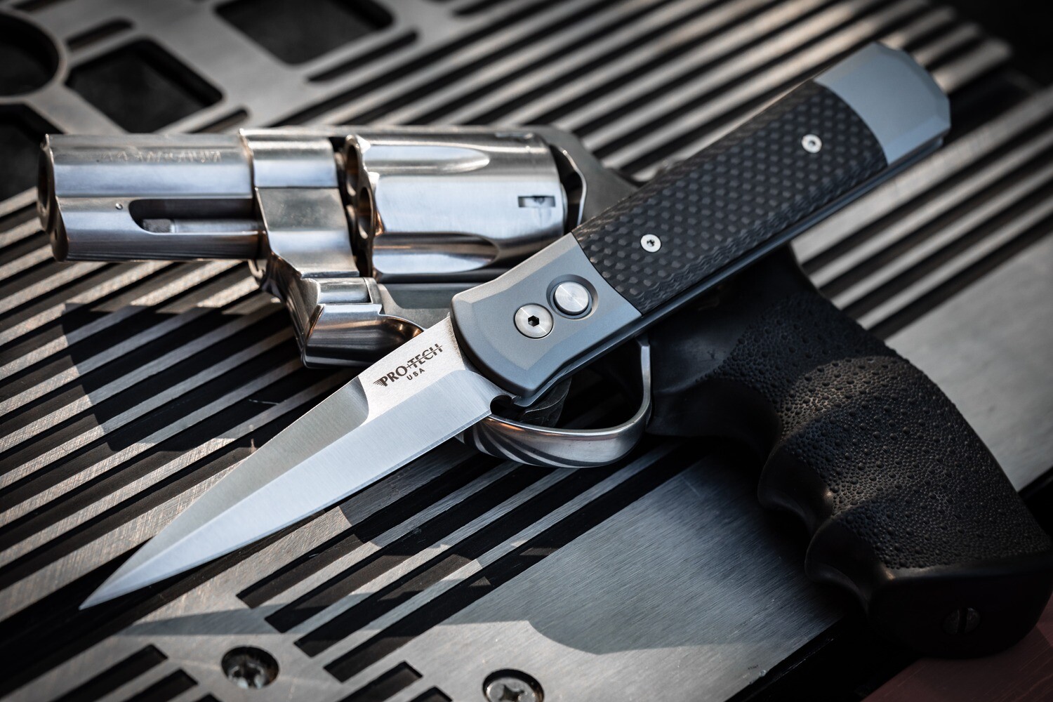 Pro-Tech Godfather 4&quot; Automatic Knife / Carbon Fiber / Satin 154CM