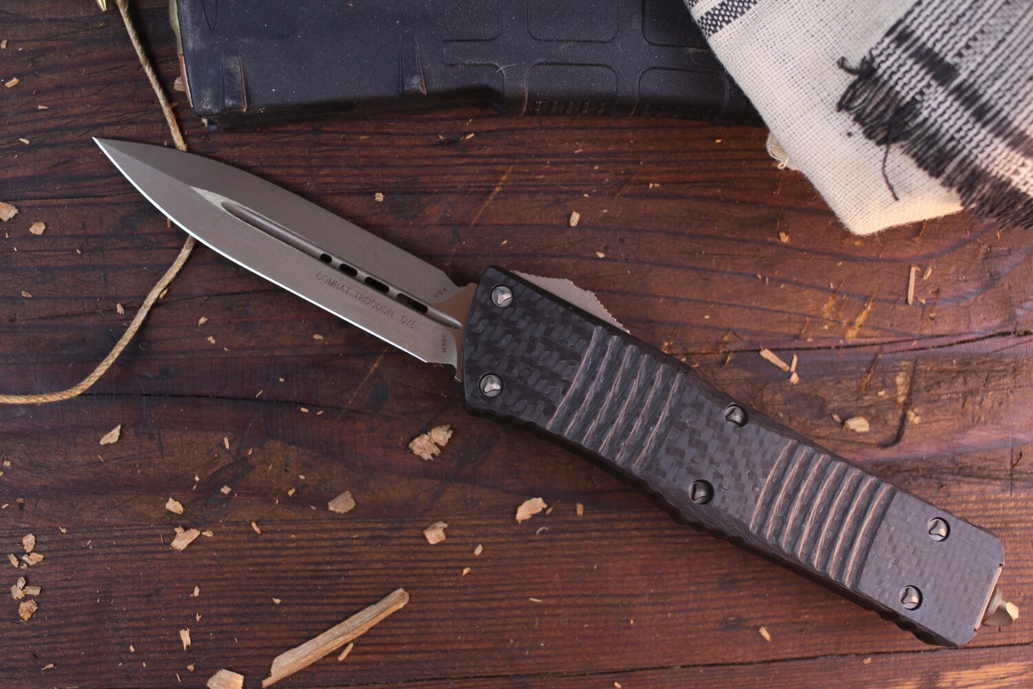 Microtech Signature Series Combat Troodon D/E OTF Knife / Carbon Fiber / Bronze Apocalyptic