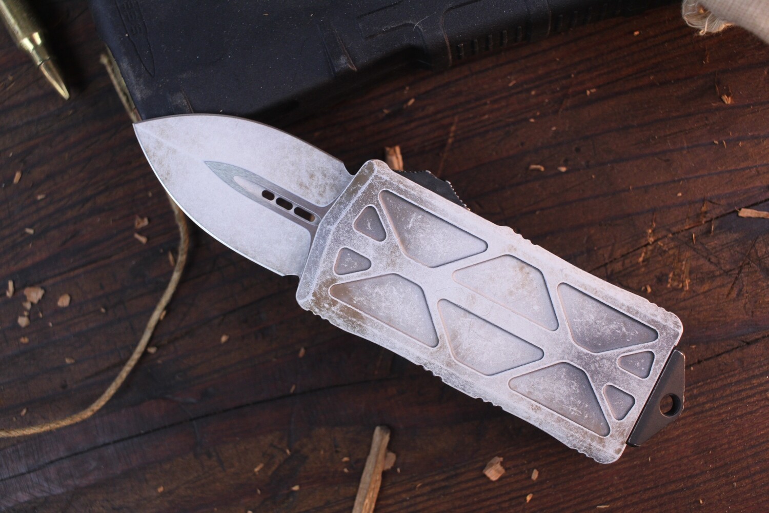 Microtech Exocet Sandtrooper D/E 1.9&quot; CA Legal OTF Automatic Knife / White Aluminum / Sand Distressed
