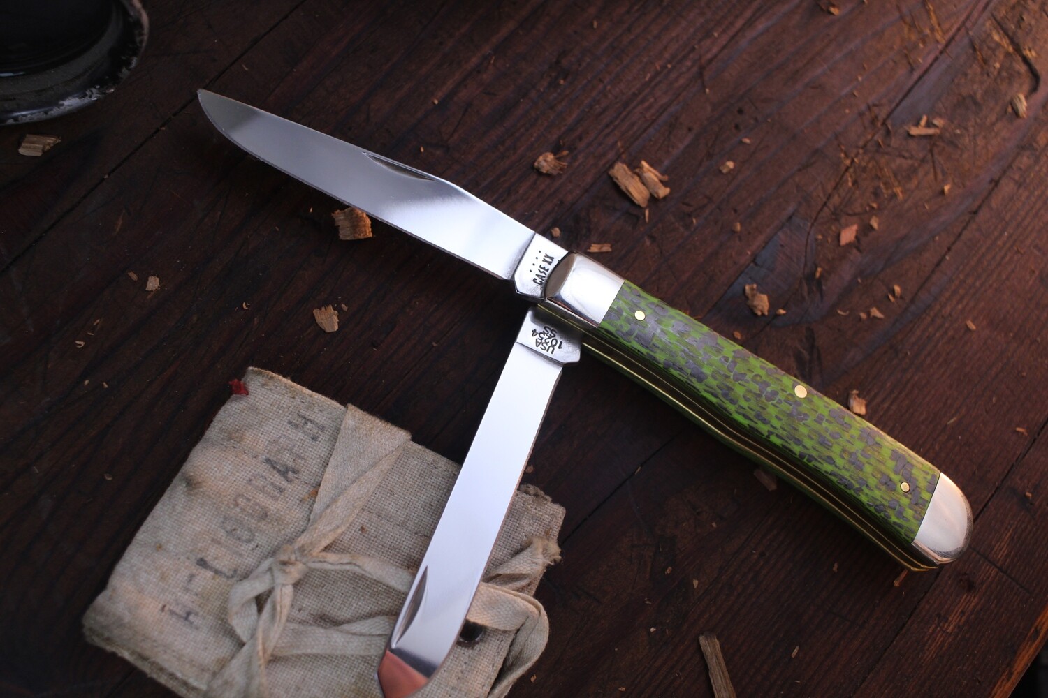 Case Trapper 10254SS 4.125” / Green-Black Carbon Fiber Weave / Silver Bolsters ( Discontinued )