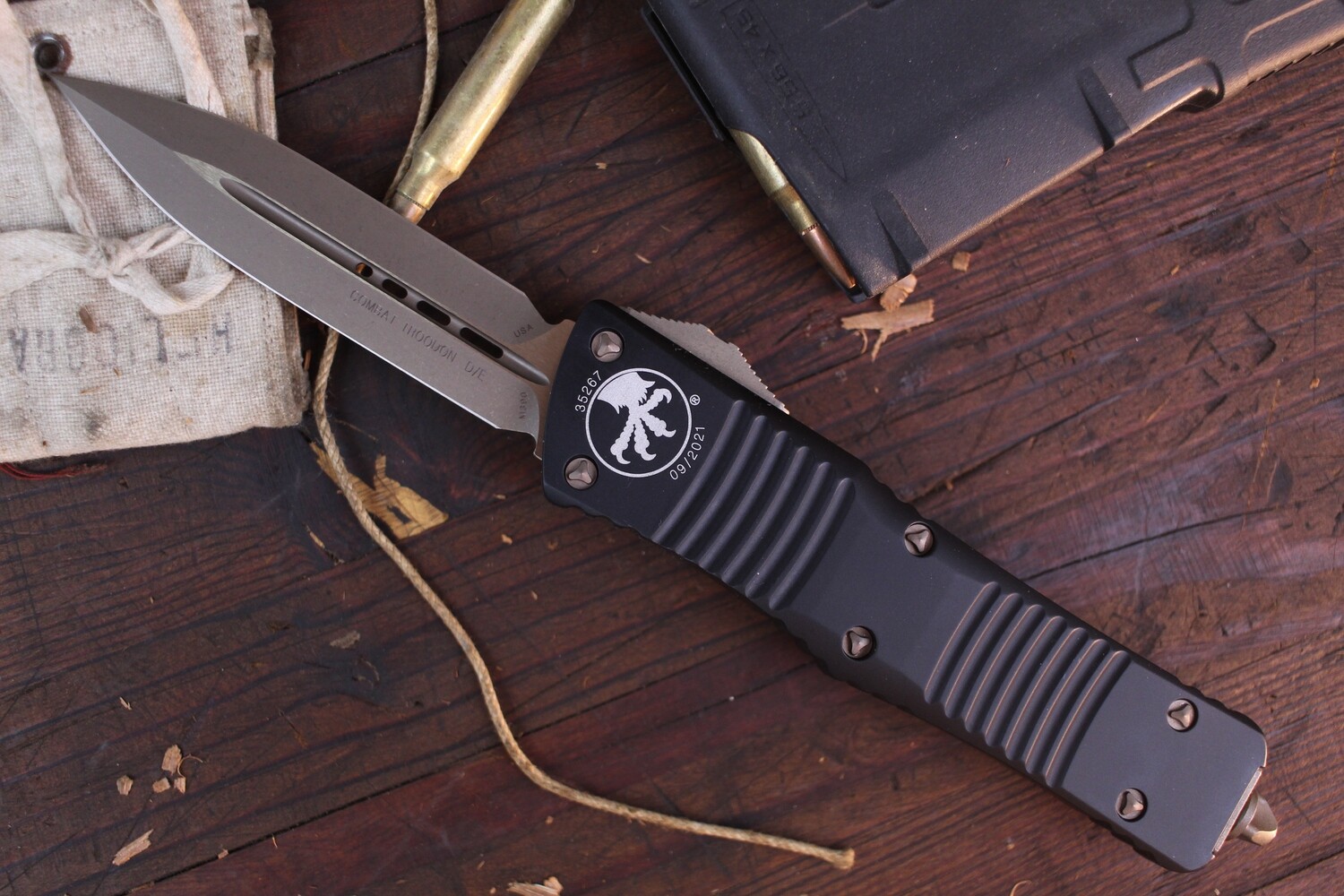 Microtech Combat Troodon D/E 3.8&quot; OTF Automatic / Black Aluminum / Bronze Apocalyptic Finish