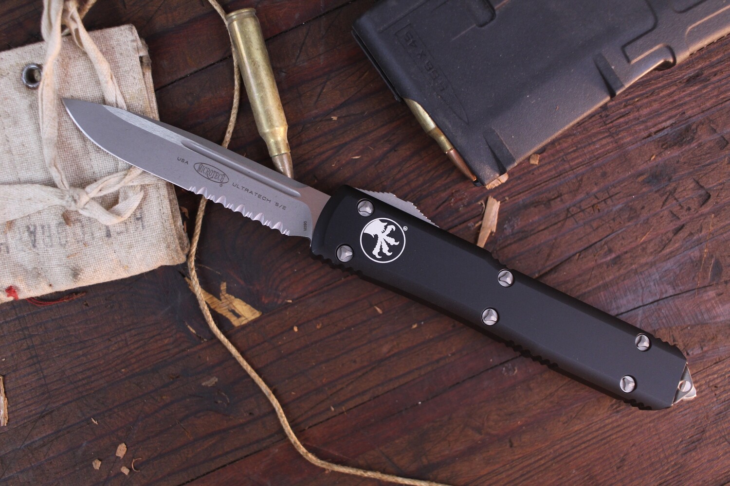 Microtech Ultratech S/E 3.4&quot; OTF Automatic / Black Aluminum / Serrated Apocalyptic Finish