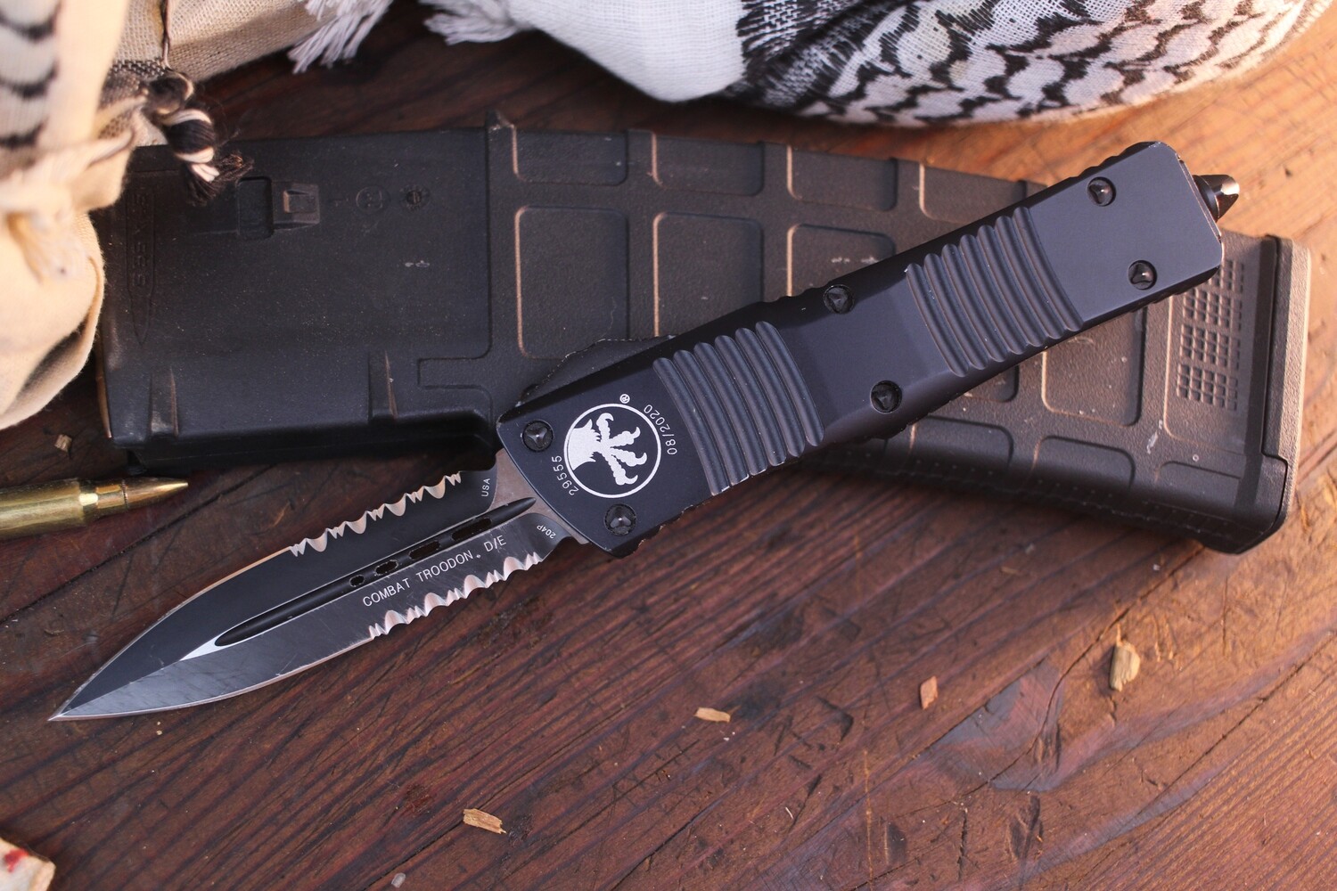 Microtech Tactical Combat Troodon 3.8&quot; OTF Dagger Knife / Black Aluminum / Black Serrated 204P ( Pre Owned )