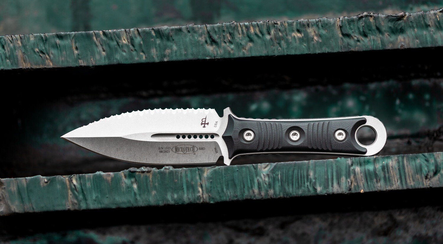 Microtech Borka SBD 4.4&quot; Dagger / Black G-10 / Stonewash Full Serrations