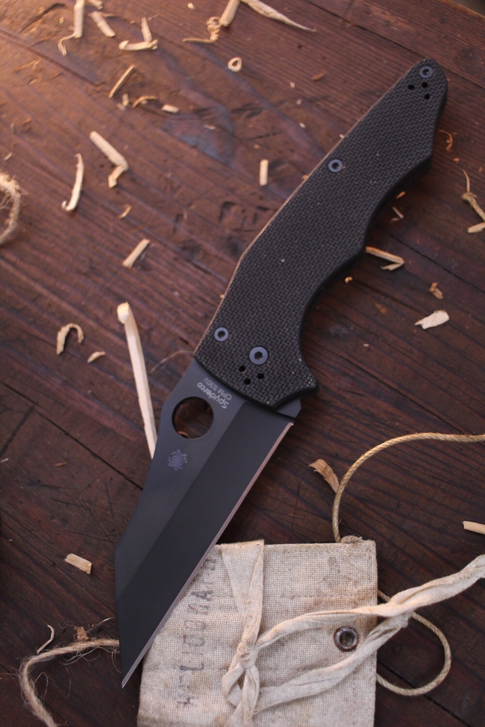 Spyderco YoJumbo 4&quot; Compression Lock Folder / Black G-10 / Black S30V