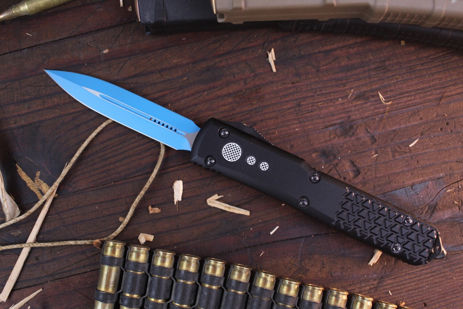 Microtech Ultratech Jedi Knight 3.4&quot; OTF Automatic / Black Styalized Aluminum / Blue Saber