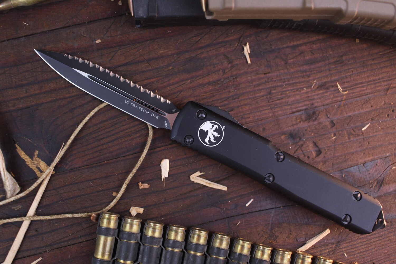Microtech Ultratech D/E 3.4&quot; OTF Automatic / Black Aluminum / Black Full Serrations
