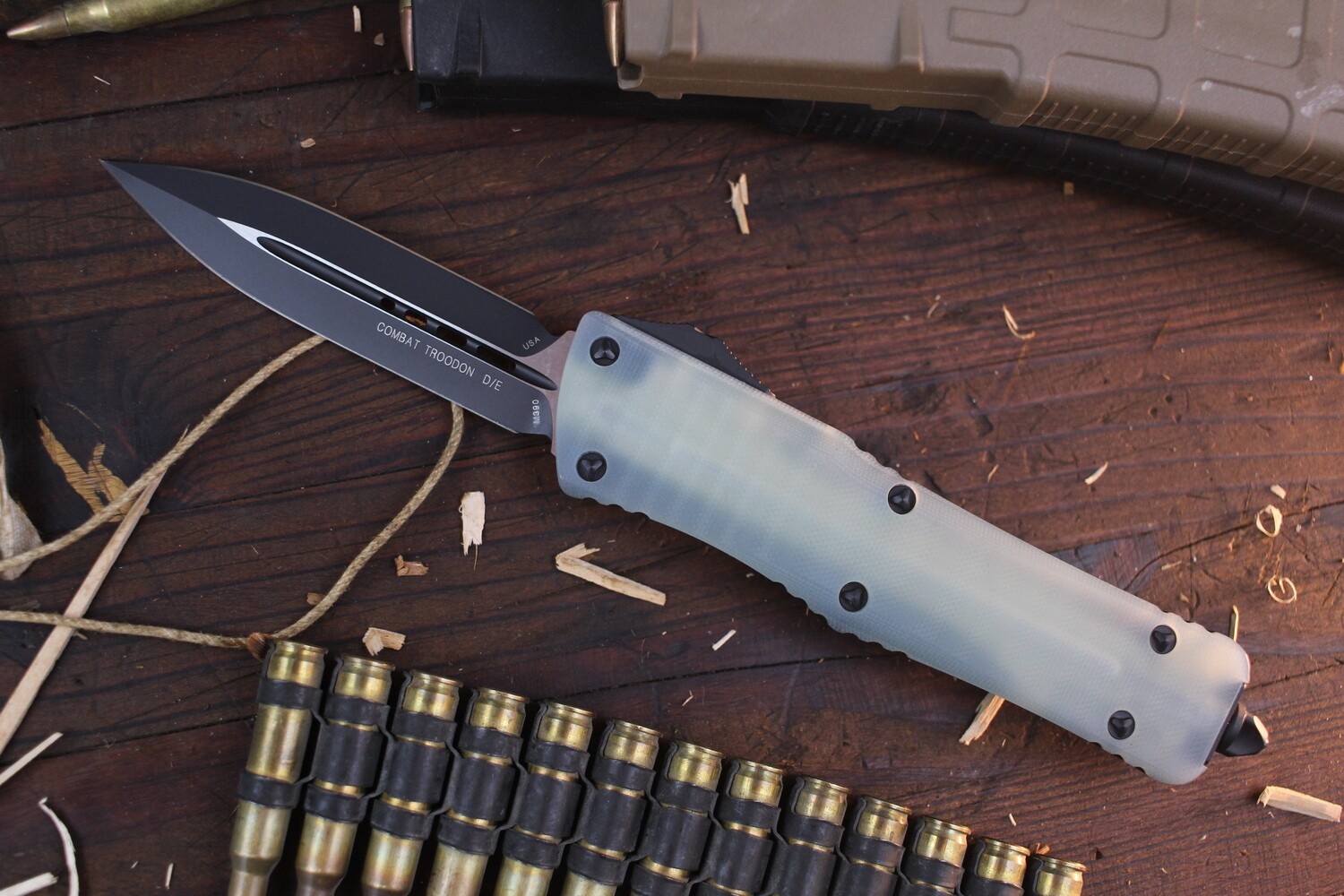 Microtech Signature Series Combat Troodon 3.8&quot; D/E OTF Automatic / Black Aluminum &amp; Jade G-10 / Black