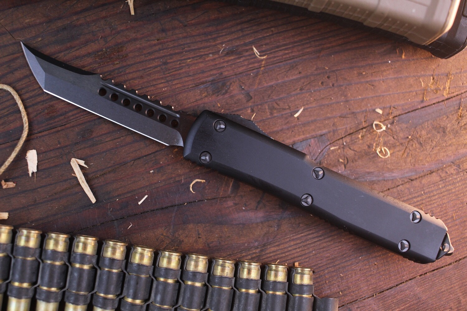 Microtech Signature Series Ultratech Hellhound 3.4&quot; T/E OTF Automatic / Black Aluminum / Black DLC