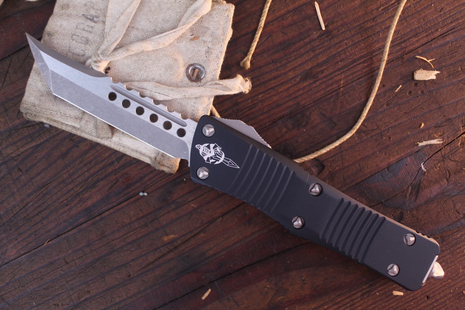 Microtech Signature Series Troodon 3&quot; Hellhound T/E Automatic OTF / Black Aluminum / Stonewash ( Pre Owned )