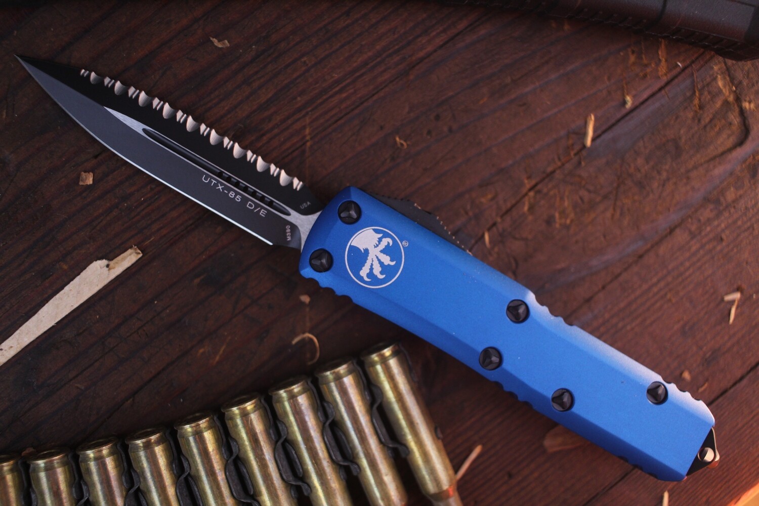 Microtech UTX-85 D/E 3.125&quot; Automatic OTF / Blue Aluminum / Black Full Serrations