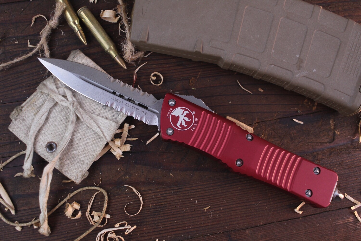 Microtech Combat Troodon 3.8&quot; D/E OTF Automatic / Red Aluminum / Stonewash Partially Serrated ( Pre Owned )