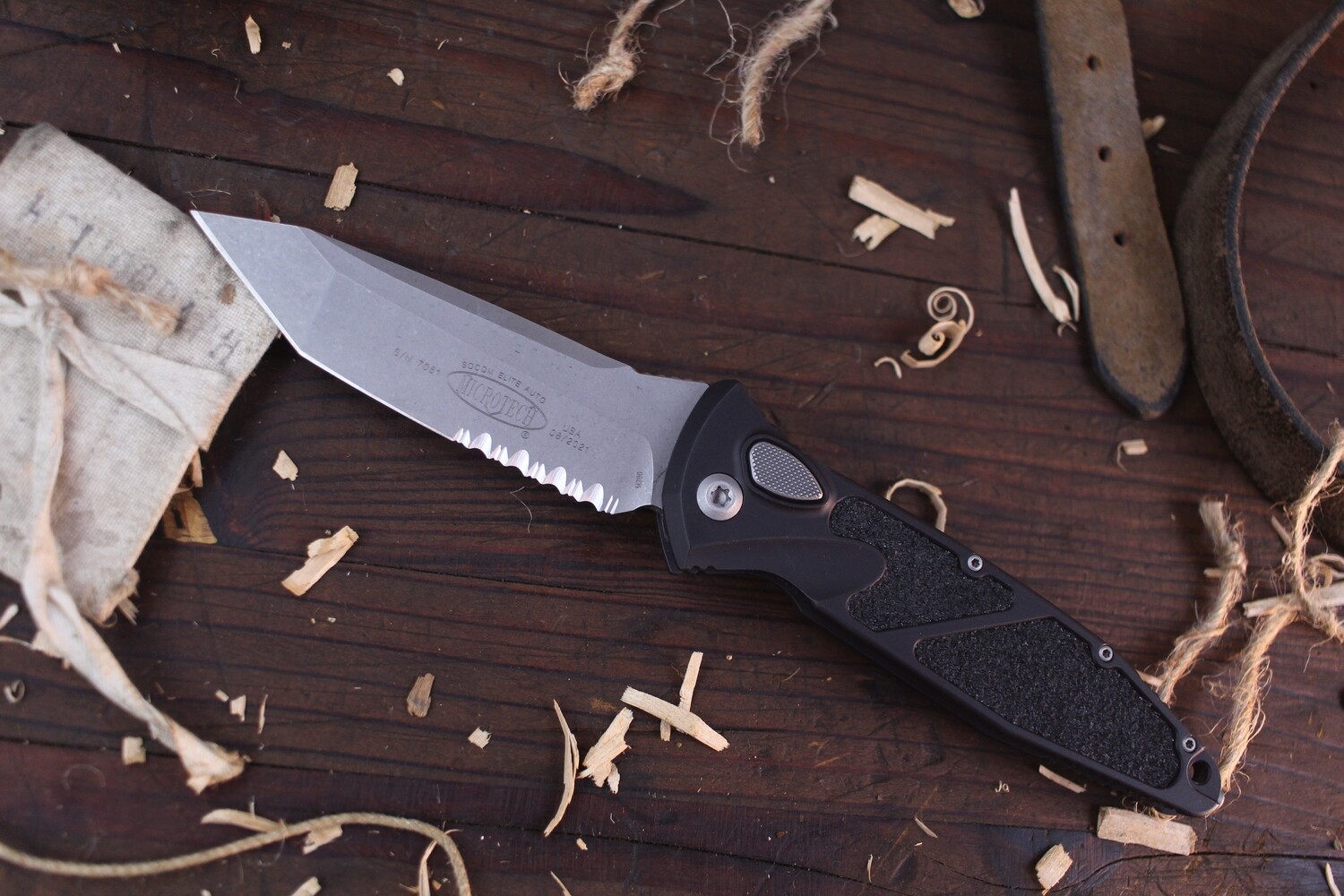 Microtech Socom Elite T/E 4&quot; Automatic Knife / Black Aluminum / Apocalyptic Finish &amp; Partial Serrations ( Pre Owned )