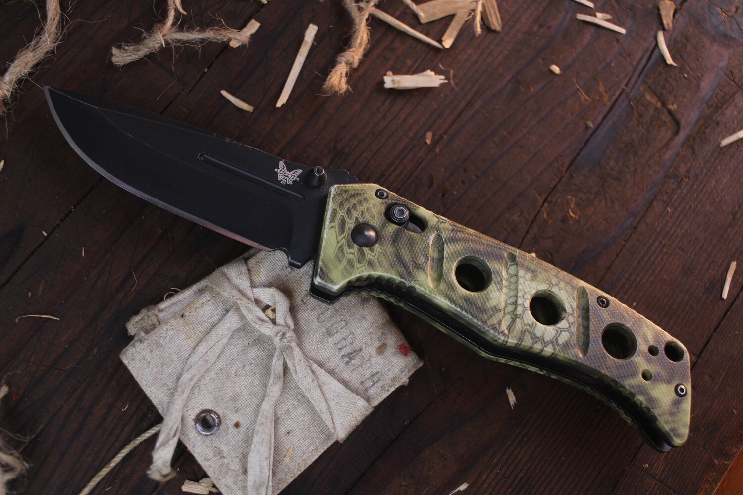 Benchmade Adamas 3.82&quot; AXIS Lock Knife / Mandrake Kryptek G10 / Black D2 ( Pre Owned )