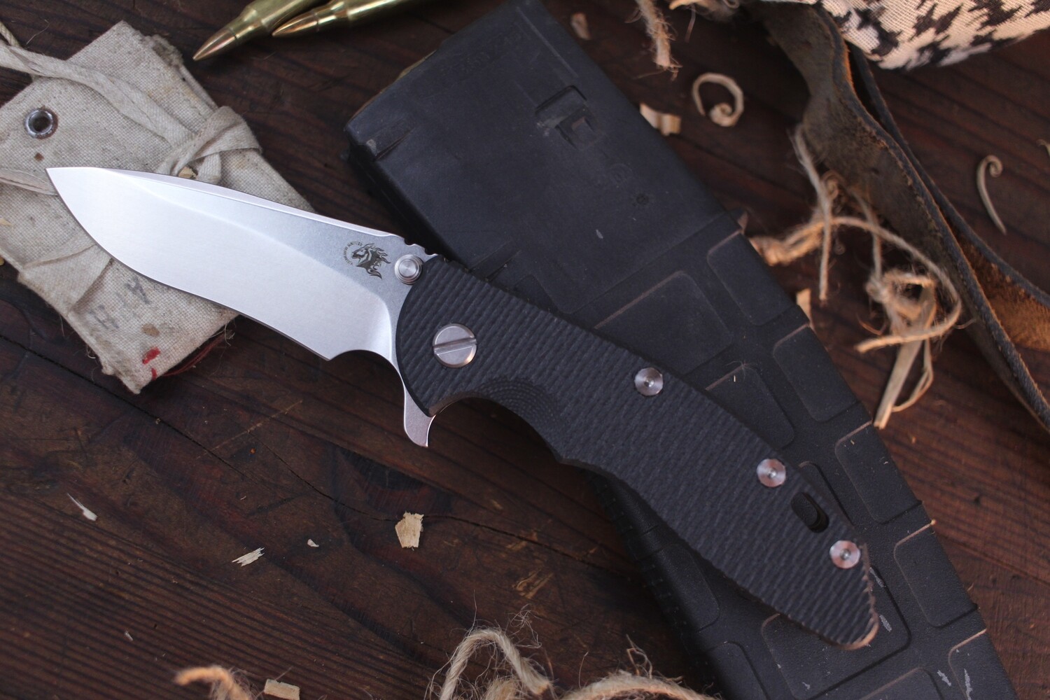 Hinderer XM-18 3.5&quot; Folding Knife / Coyote G10 &amp; Blue Titanium / Stonewashed 20CV Recurve