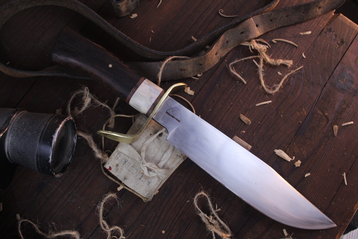 Highlands Forge 9&quot; Bowie / Stacked Wenge &amp; Moose Antler With Brass Hilt / Satin Forged 1095