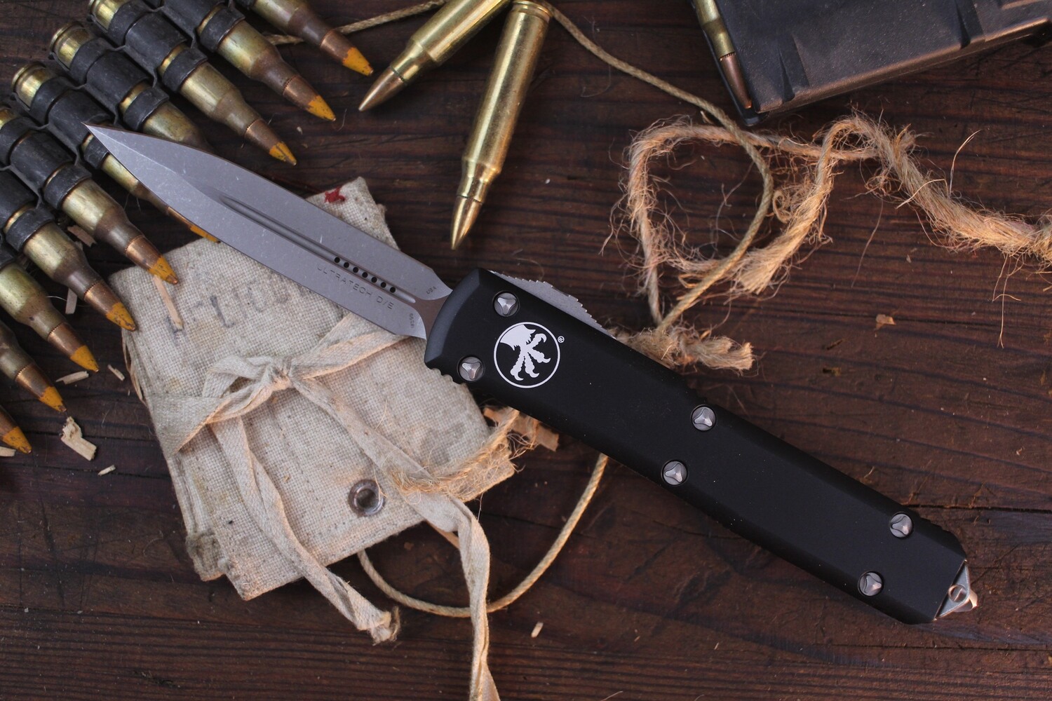Microtech Ultratech D/E 3.4&quot; OTF Automatic / Black Aluminum &amp; Apocalyptic Hardware / Apocalyptic M390 ( Pre Owned )