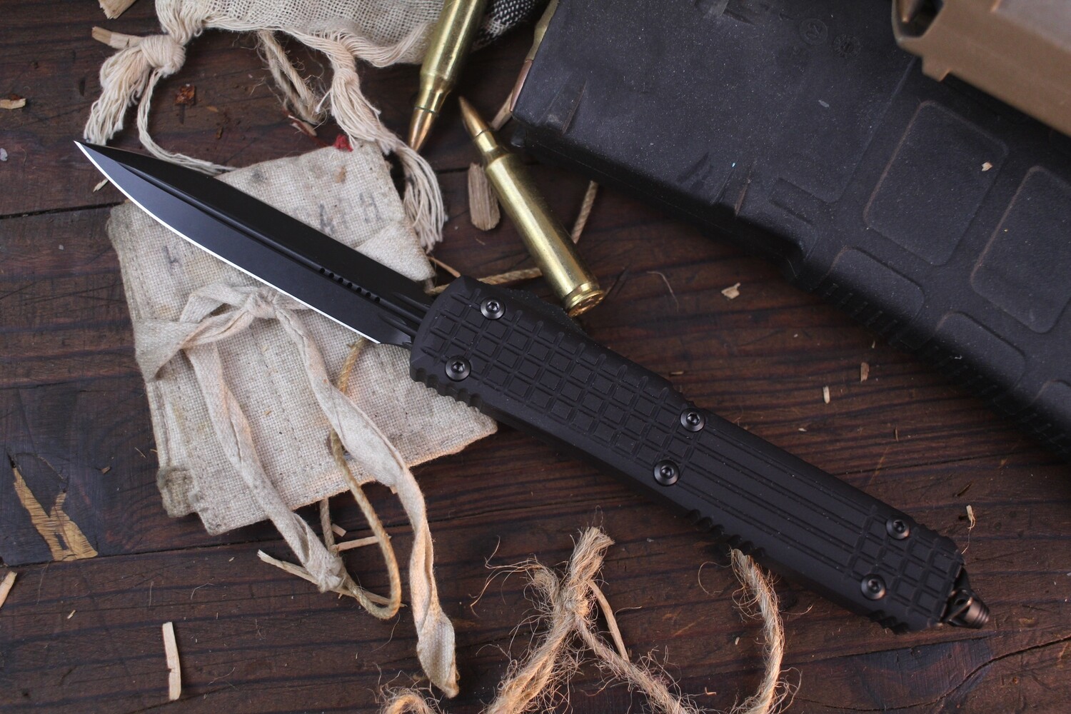 Microtech Signature Series Ultratech 3.4&quot; D/E OTF Automatic / Black Frag Pattern Aluminum / Black ( Pre Owned )
