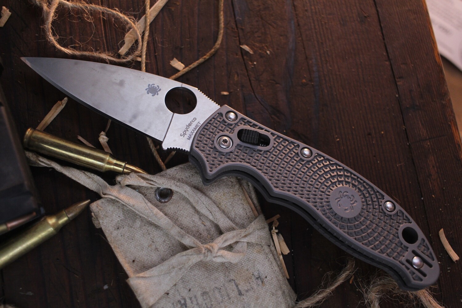 Spyderco Manix 2 Lightweight 3.37&quot; Ball Bearing Lock Knife / Grey FRN / Satin Maxamet ( Pre Owned )