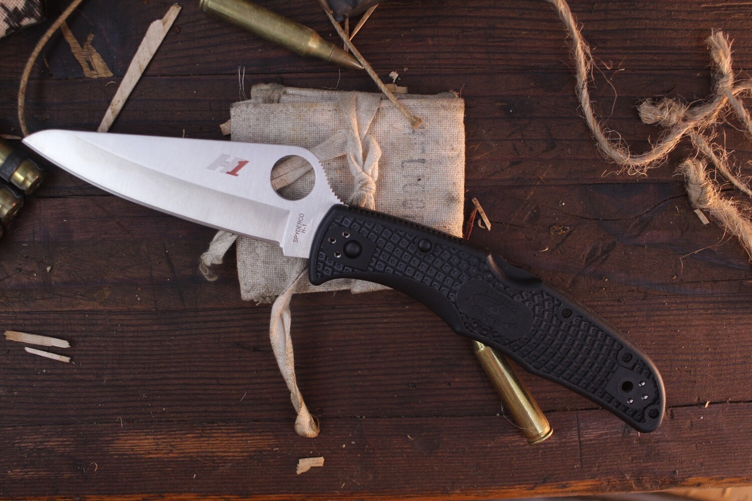 Spyderco Pacific Salt 2 3.4&quot; Lockback Folder / Black FRN / Satin H1