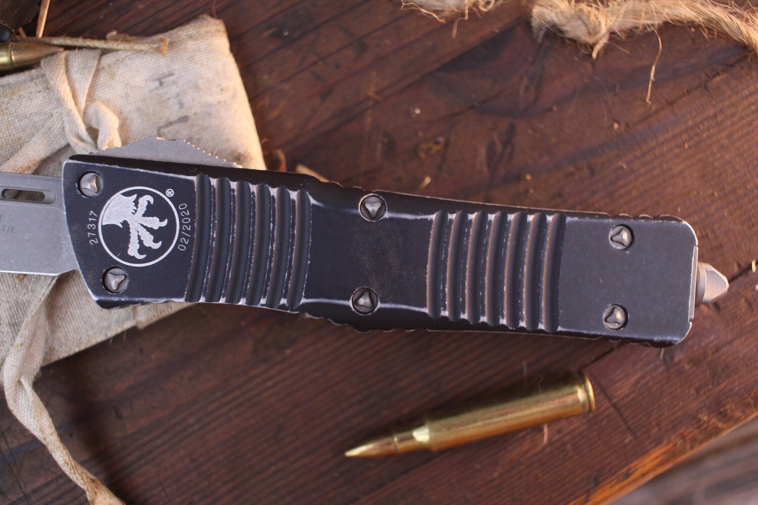 Microtech Combat Troodon 3.8&quot; OTF Auto / Distressed Black Aluminum / Apocalyptic Finished 204P ( Pre Owned )