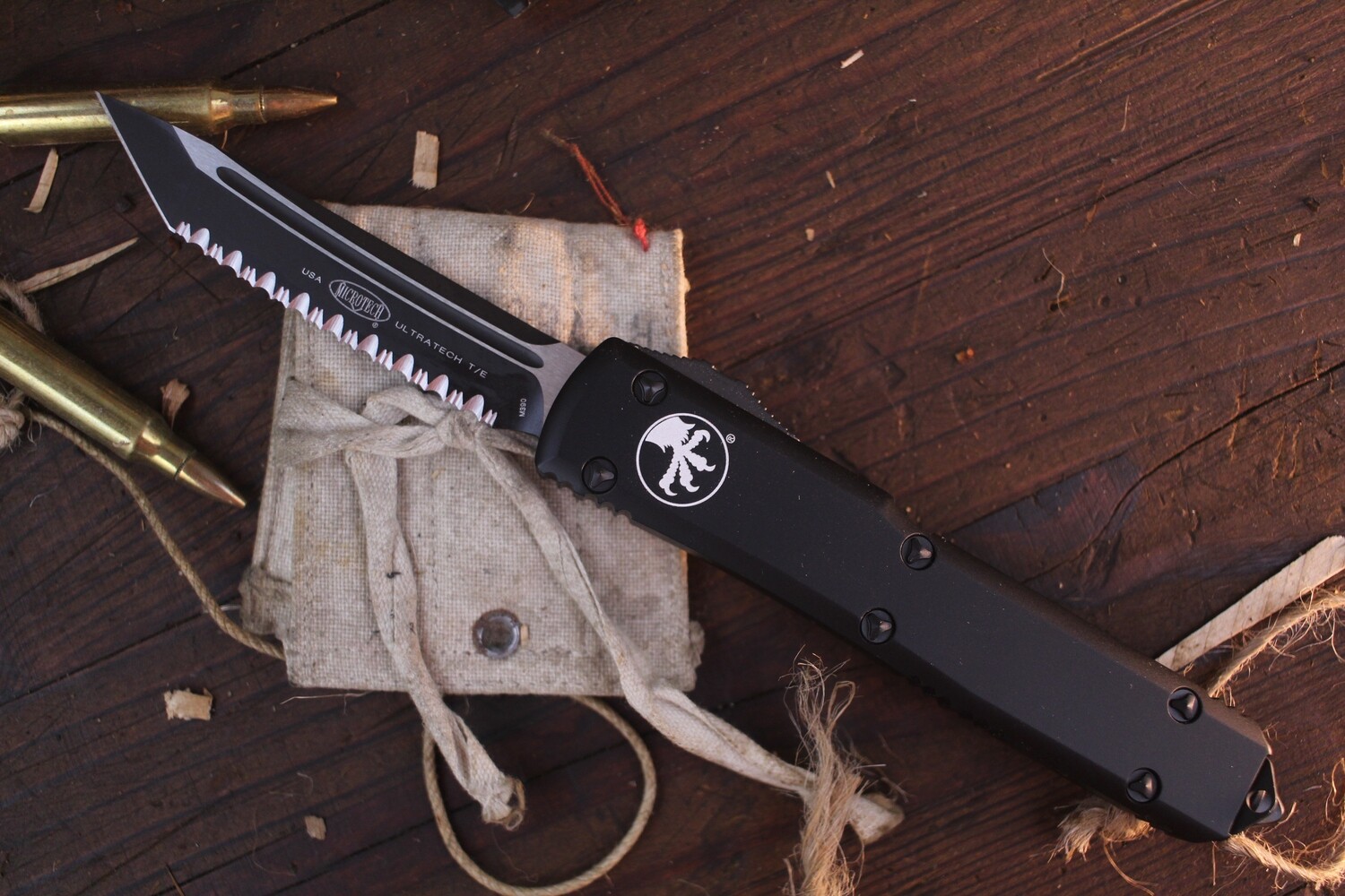 Microtech Ultratech T/E 3.4&quot; OTF Automatic  / Tactical Black Aluminum / Black Full Serrated ( Pre Owned )