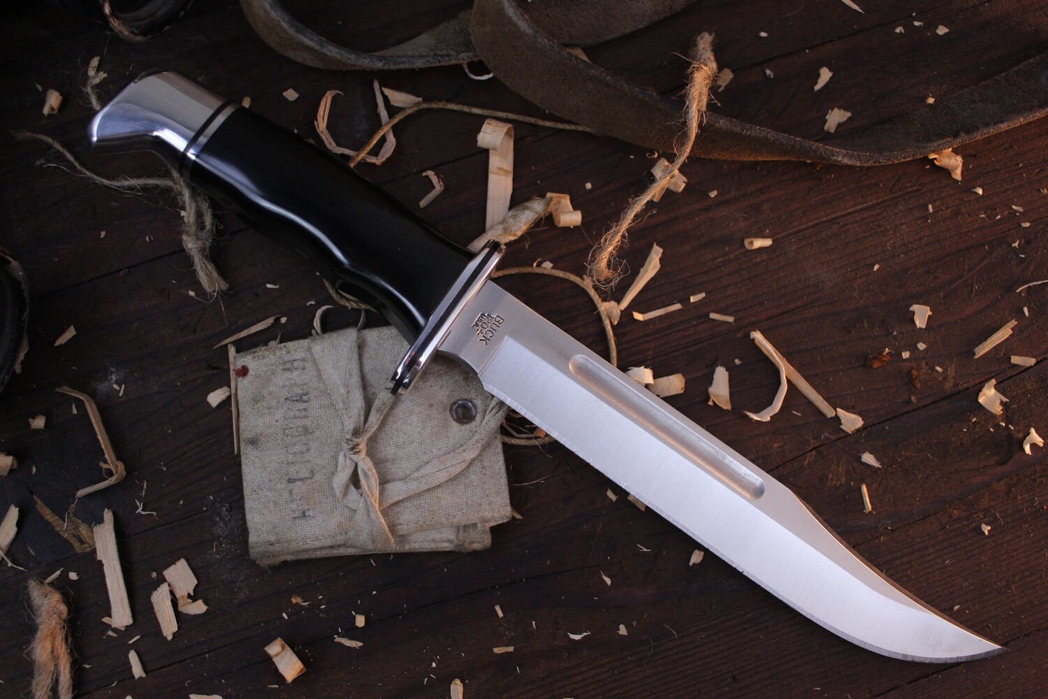 Buck 120 General 7.375&quot; Bowie Knife / Black Phenolic Resin &amp; Aluminum / Satin 420