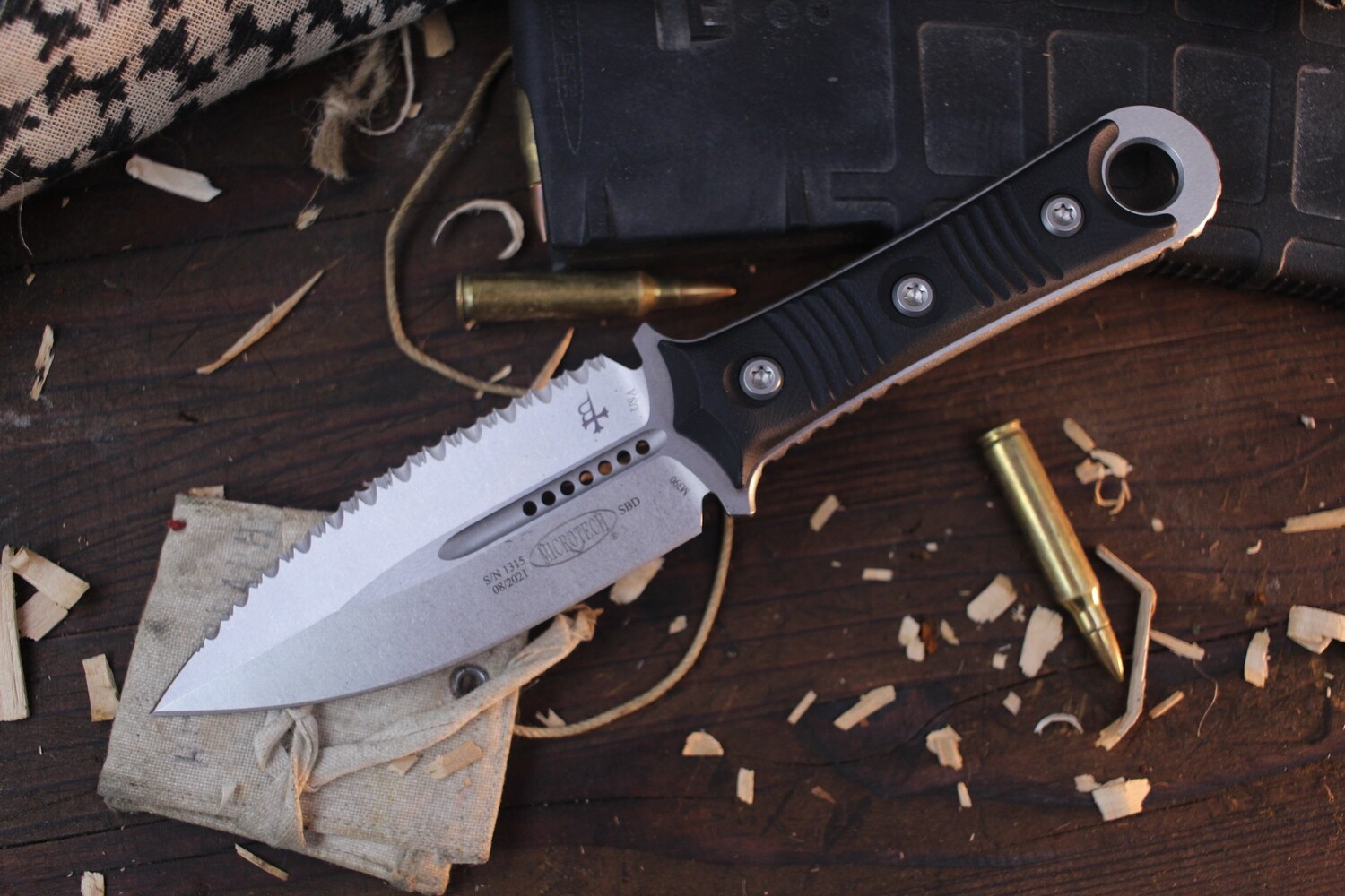 Microtech Borka SBD 4.4&quot; Dagger / Black G-10 / Stonewashed Fully Serrated M390 ( Pre Owned )