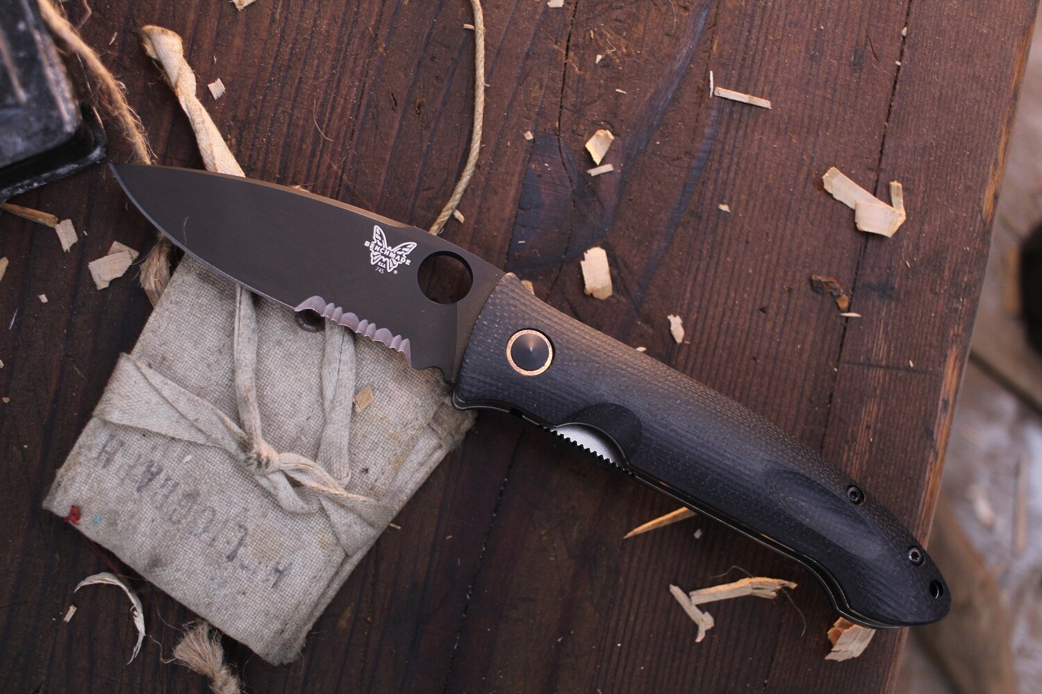 Benchmade Mini-DeJavoo 3.23&quot; Framelock Folder / Black Sculpted G-10 / Black Partially Serrated S30V ( Pre Owned )