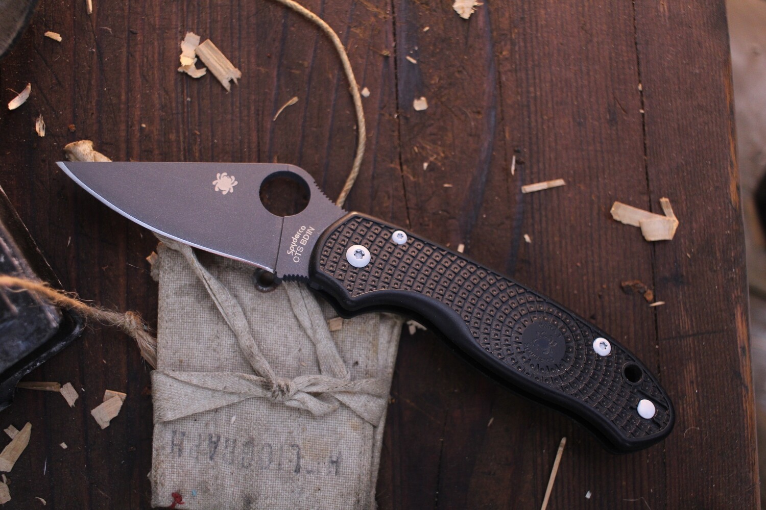 Spyderco Para 3 LW 2.92&quot; Compression Lock Folder / Black FRN With White Hardware &amp; Liners / Cobalt Cerakote CTS-BD1N ( Pre Owne