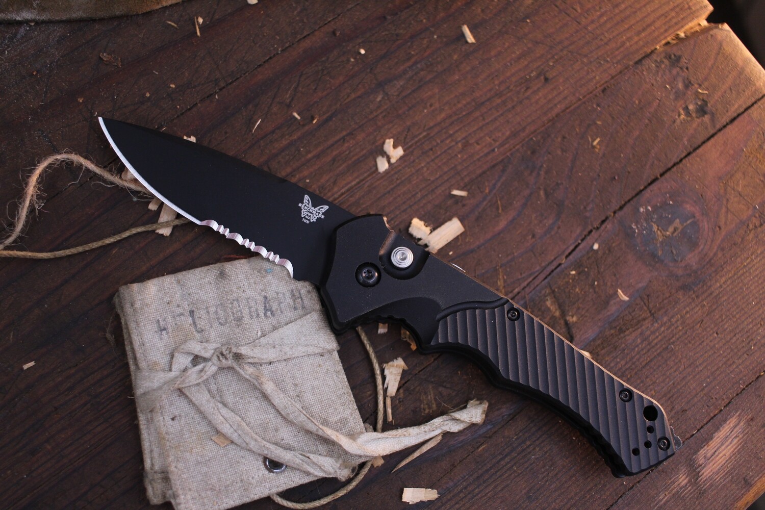 Benchmade Rukus II 3.4&quot; Automatic Knife / Black Textured Aluminum / Black Serrated S30V ( Pre Owned )