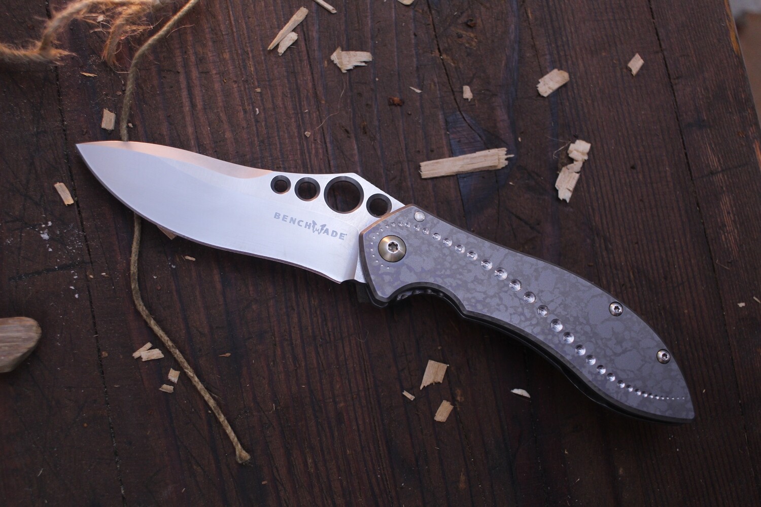 Benchmade Gold Class Mini-Skirmish 3.43&quot; Framelock Folder / Organic Anodized Titanium / Satin S30V ( Pre Owned )