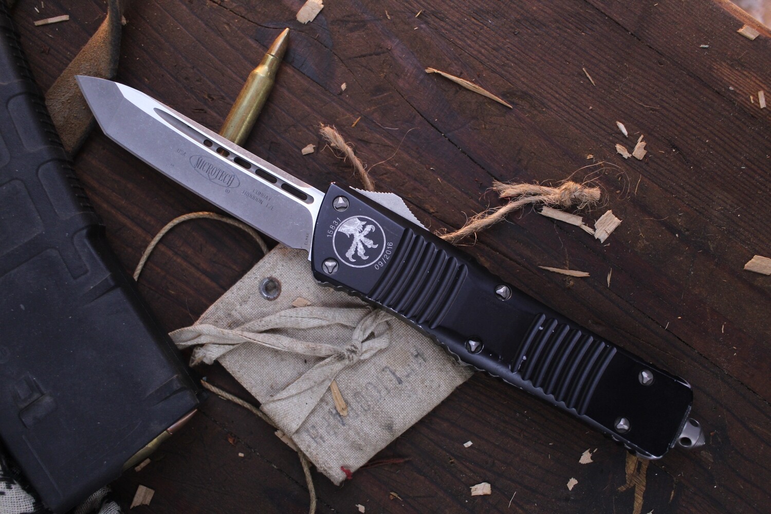 Microtech Combat Troodon T/E 3.8&quot; OTF Automatic / Black Aluminum / Apocalyptic Elmax ( Pre Owned )