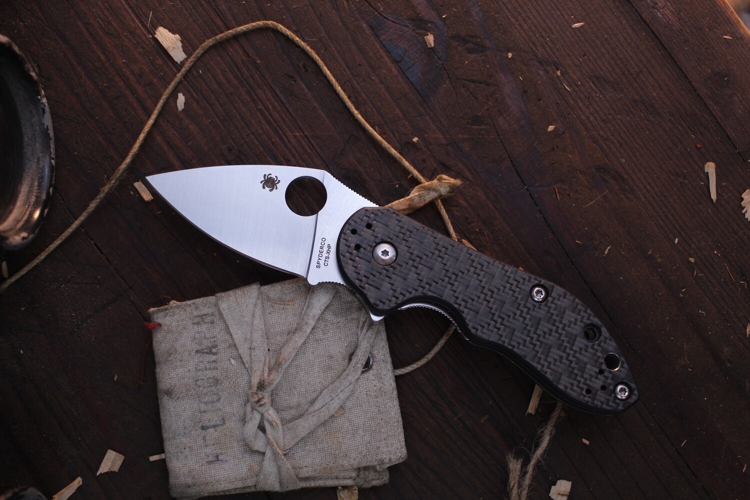 Spyderco Domino 3.13&quot; Folding Knife / Carbon Fiber &amp; Titanium / Satin CTS-XHP ( Pre Owned )