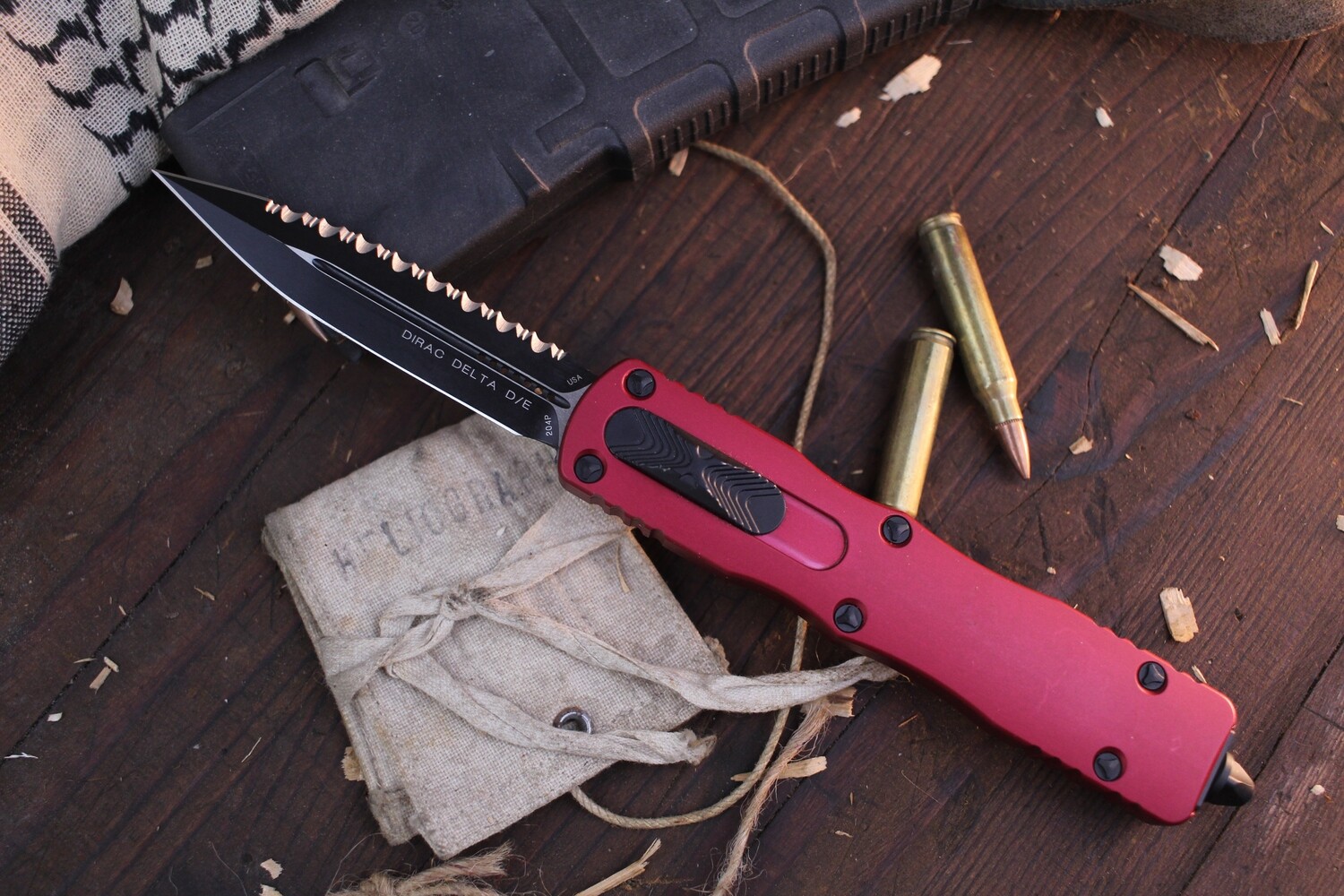 Microtech Dirac Delta 3.75&quot; D/E OTF Automatic / Red Aluminum / Black Full Serrated 204P ( Pre Owned )