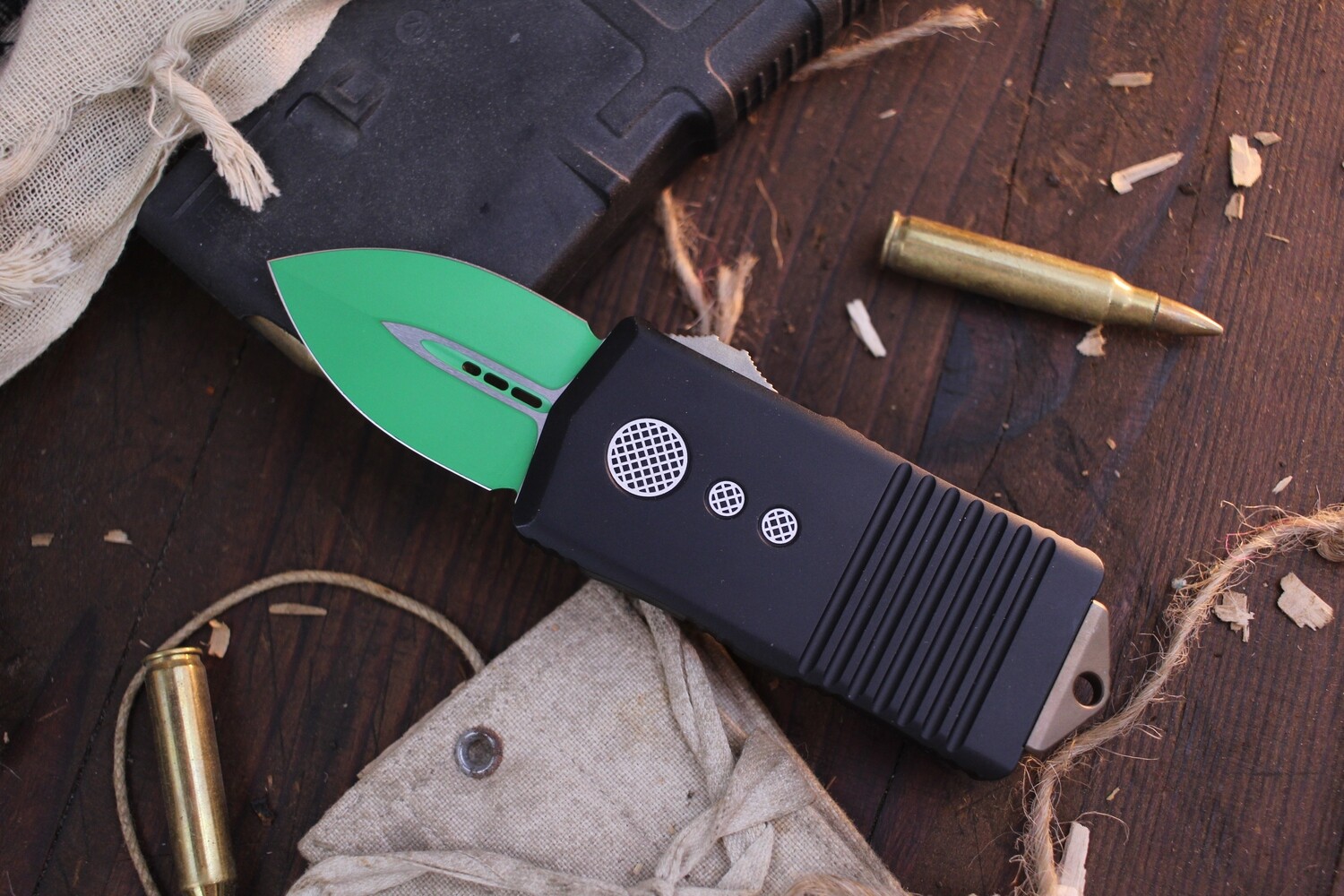 Microtech Exocet Jedi Master Dagger 1.9&quot;  CA Legal OTF Automatic / Black Stylized Aluminum / Jedi Green