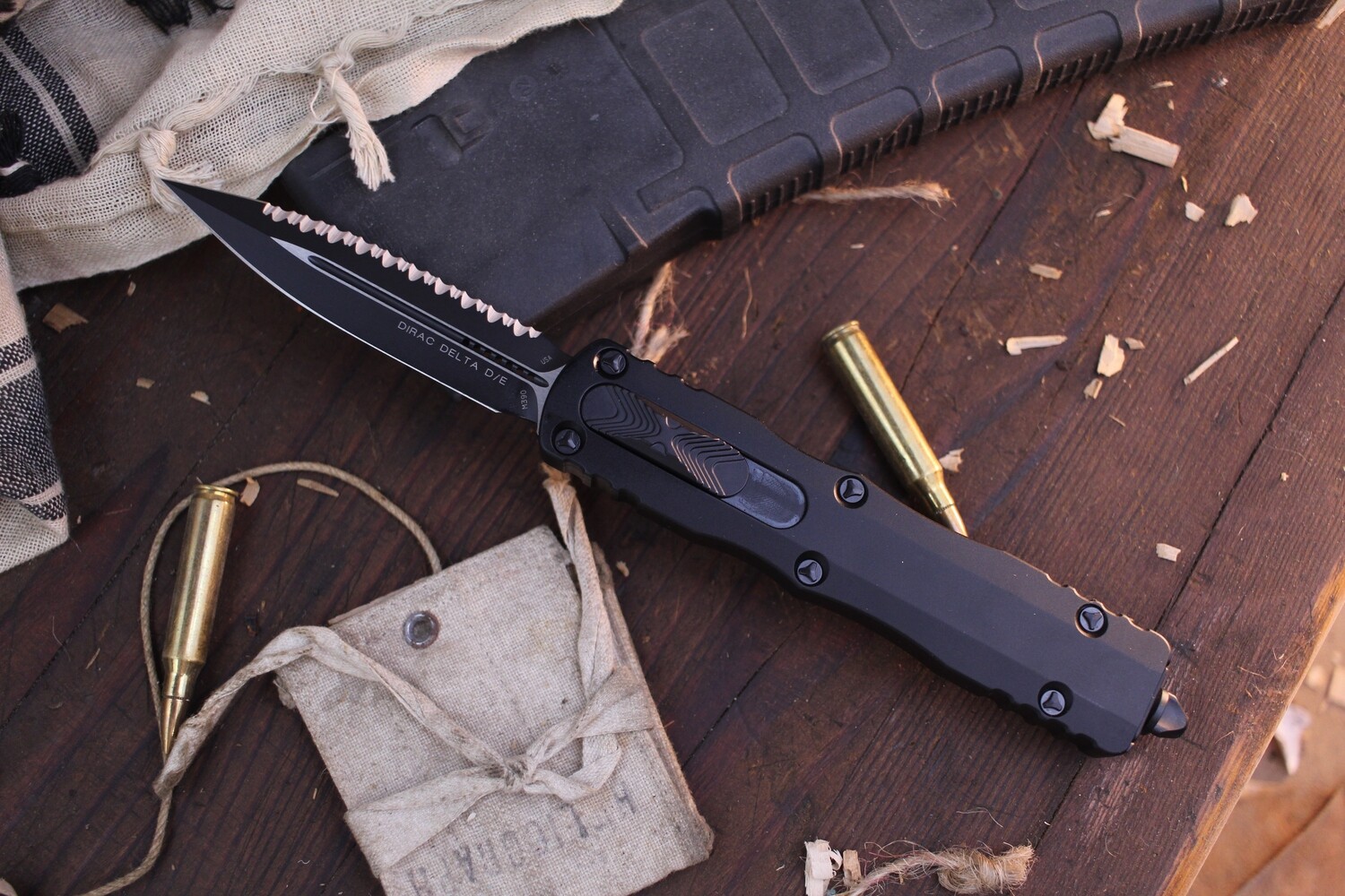 Microtech Dirac Delta D/E 3.75&quot; OTF Automatic / Black Aluminum / Black Serrated
