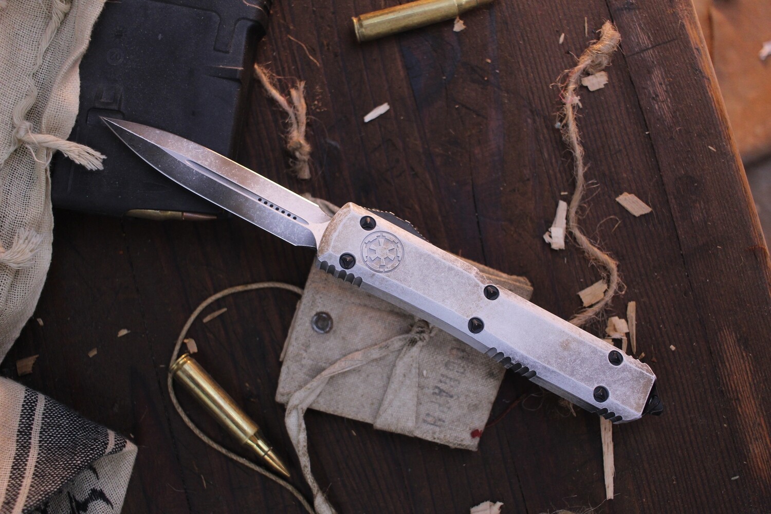 Microtech Sand Trooper Ultratech D/E 3.4&quot; OTF Auto / Sand Worn White Aluminum / Sand Worn White 