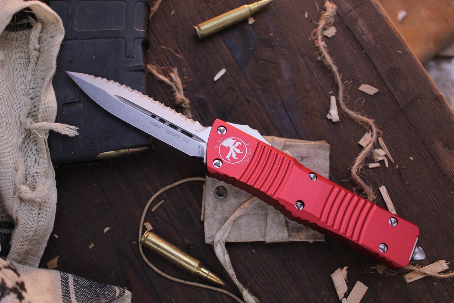 Microtech Combat Troodon  D/E 3.8&quot; OTF Automatic / Red Aluminum / Stonewashed Fully Serrated