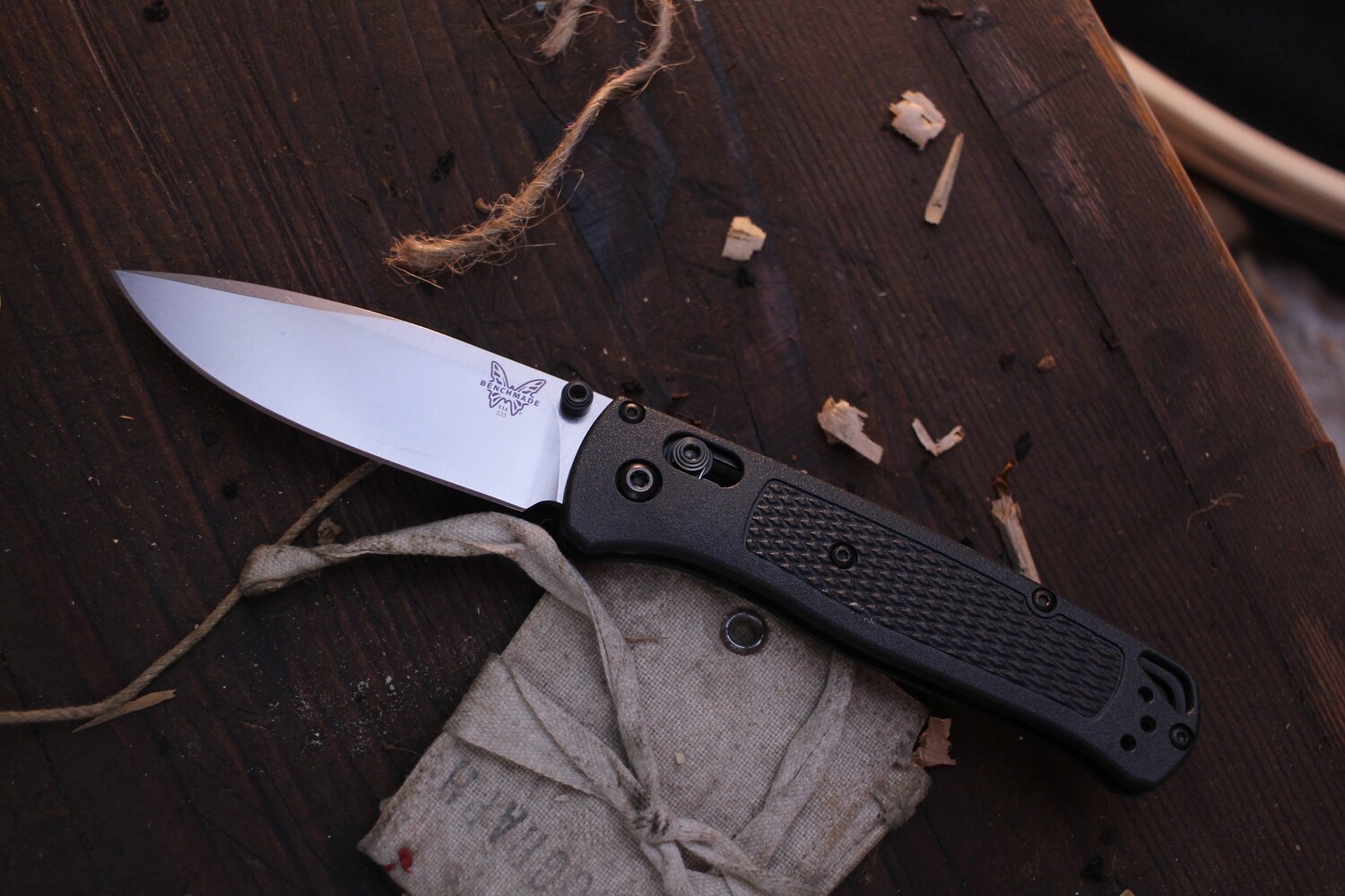 Benchmade Bugout 3.2&quot; AXIS Lock Folder / CF Elite / Satin S30V ( Pre Owned )