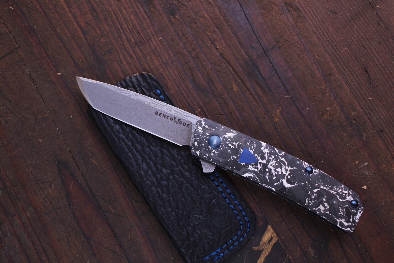Benchmade Gold Class Tengu Tanto 2.77” Flipper Knife / Bifrost Pattern Damasteel / White Marbled Carbon Fiber / #2786 ( Pre Own