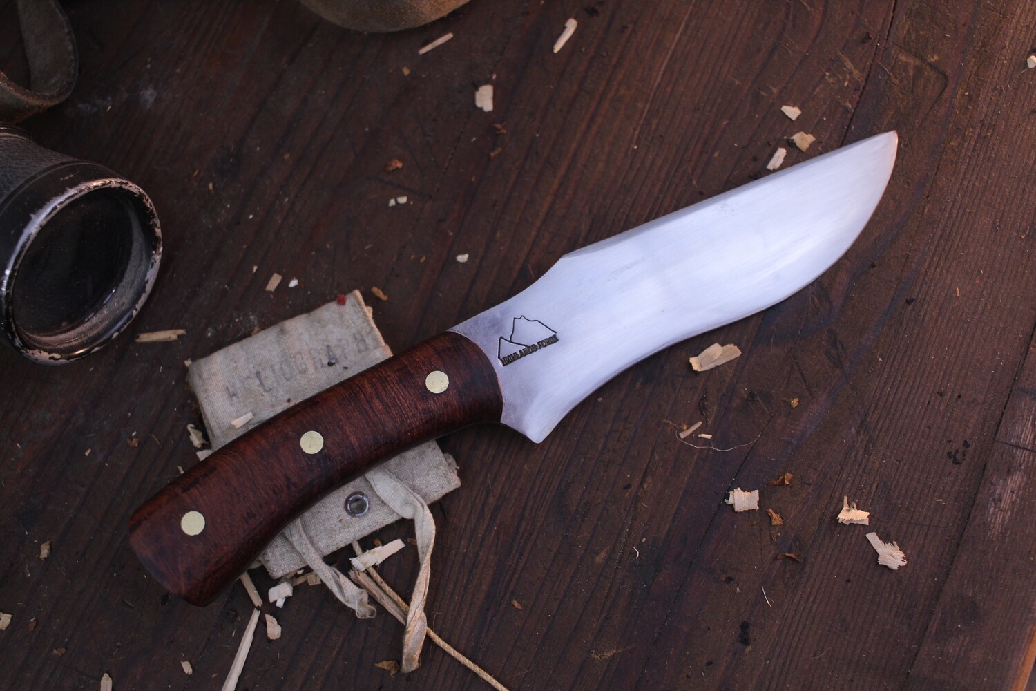 Highlands Forge 6&quot; Fixed Blade Hunter / Bubinga Wood / Satin Forged 1095