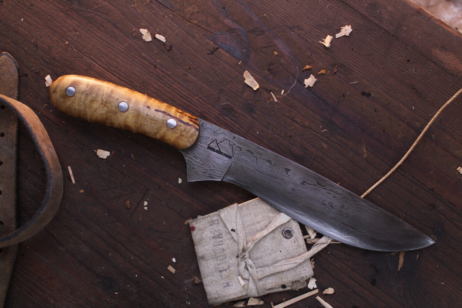 Highlands Forge 7&quot; Fixed Blade Hunter / Maple Burl / Alaskan Forged Damascus